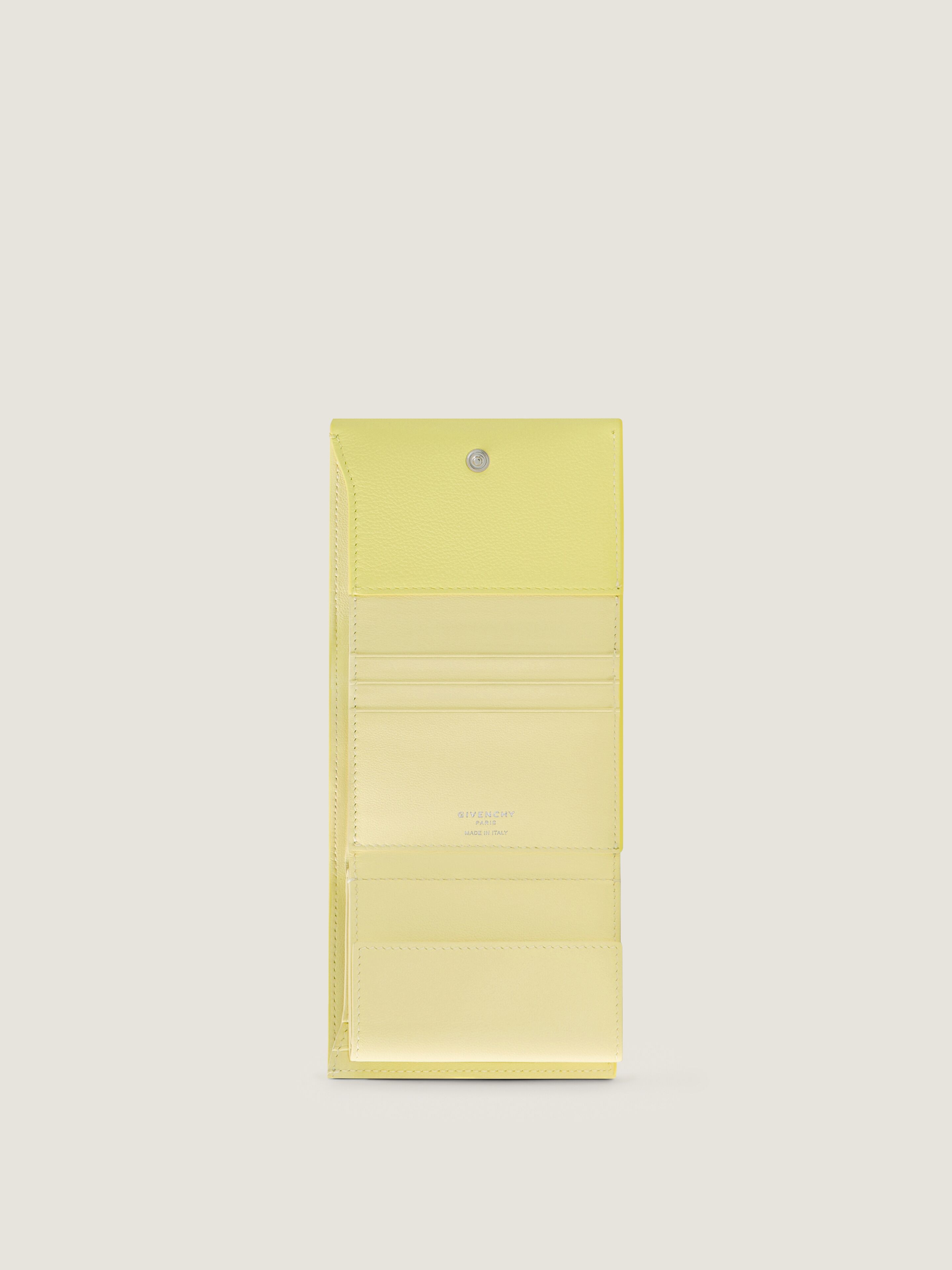 Day wallet in grained leather